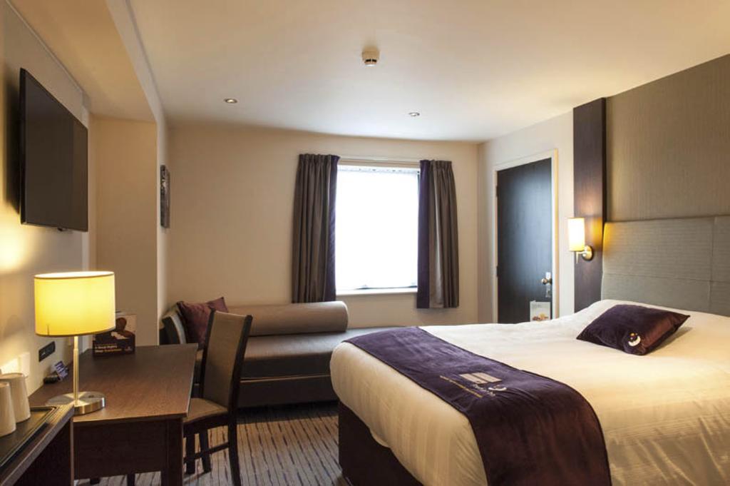 Premier Inn Aberdeen Airport - ไดซ์ ภายนอก รูปภาพ